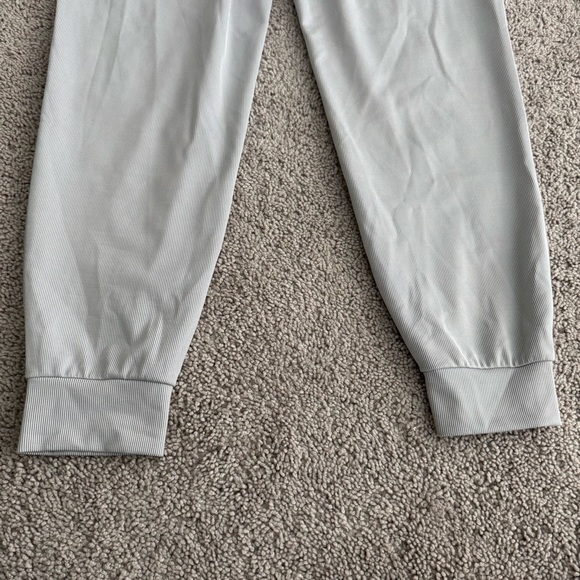 Vuori Lux Rib Performance Jogger Pants Size S Pale Grey Heather Pockets Ankle - Picture 7 of 10